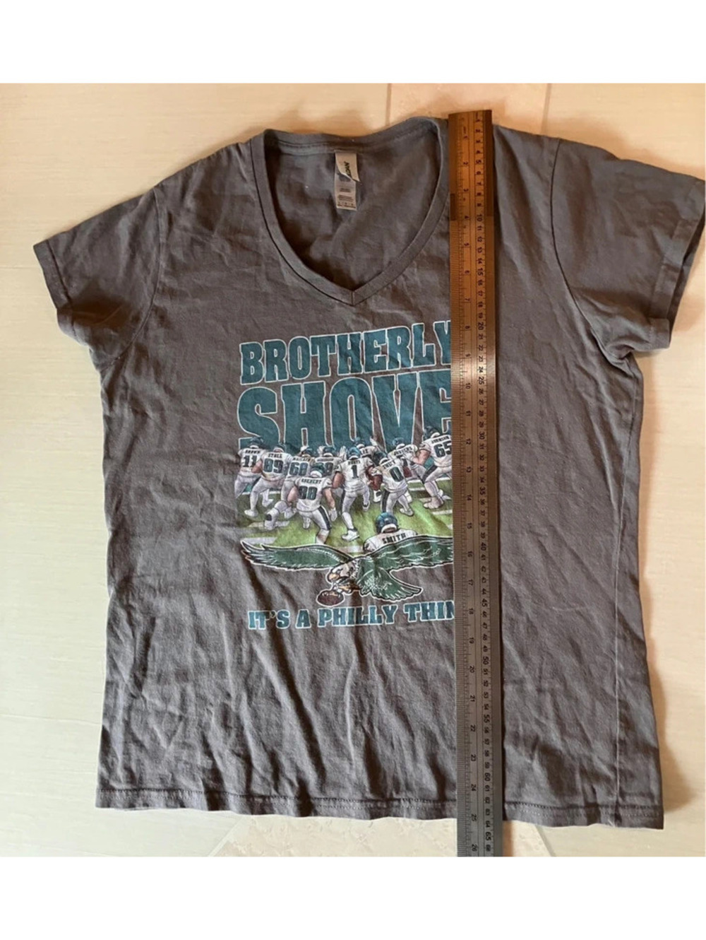 Grunge Sporty Graphic Tee V Neck Eagles Brotherly Shove Grey Philly NFL Football